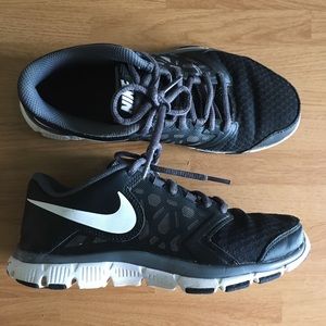 Nike black sneakers